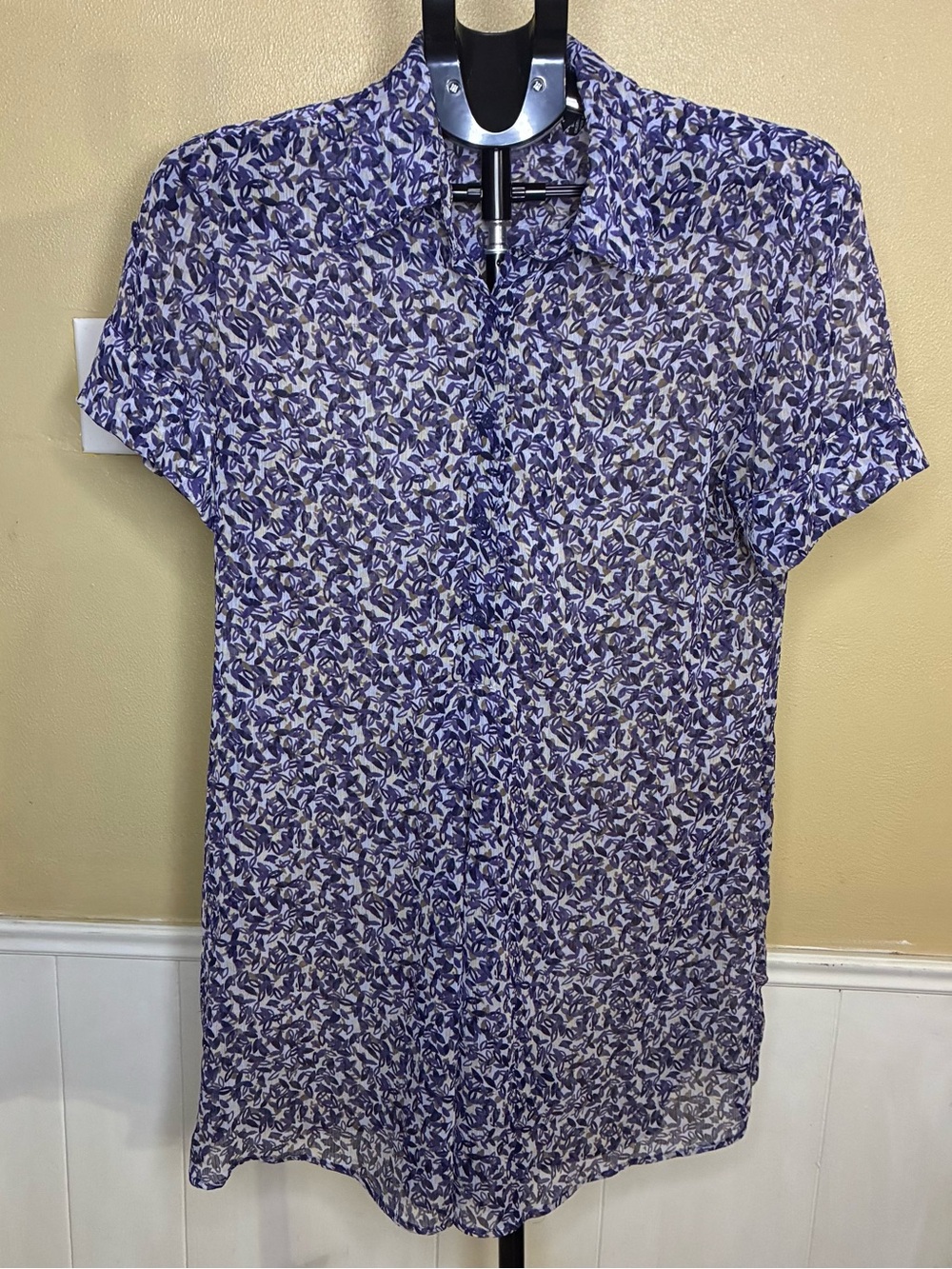 New York & Company Purple Floral Short-Sleeve Button-Down Shirt